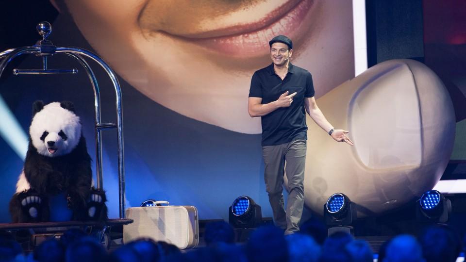 Kaya Yanar live! Around the world Comedian Kaya Yanar mit seinem neuen Live-Programm "Around the World"
