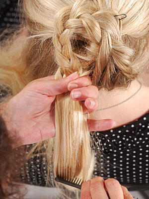FZ Flechtwerk Flechtfrisuren Frisuren Haare FZ Flechtwerk Flechtfrisuren Frisuren Haare