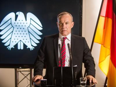 Helden- Wenn dein Land dich braucht Galerie Helden- Wenn dein Land dich braucht Galerie
