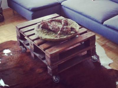 FZ DIY Palettentisch selbermachen: So bauen Sie einen Tisch aus Paletten FZ DIY Palettentisch selbermachen: So bauen Sie einen Tisch aus Paletten