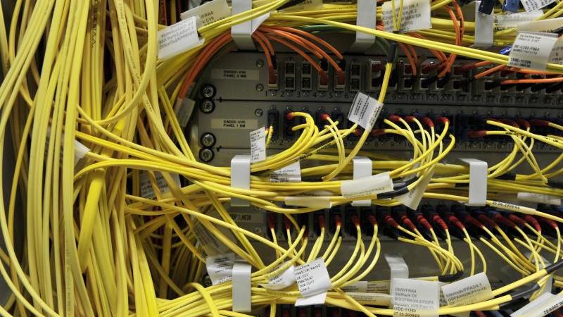Betreiber von Internet-Knoten klagt gegen BND-Überwachung Internet-Knotenpunkt DE-CIX
