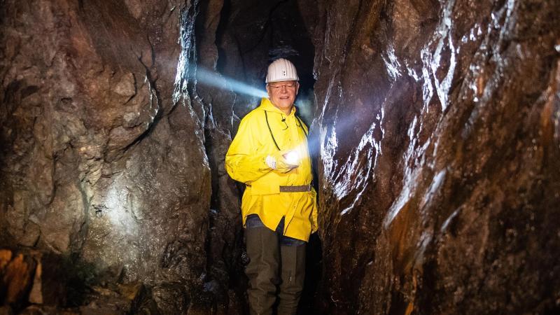 Weil begeht historischen Winterwieser Wasserlauf im Harz Stephan Weil (SPD) untertage