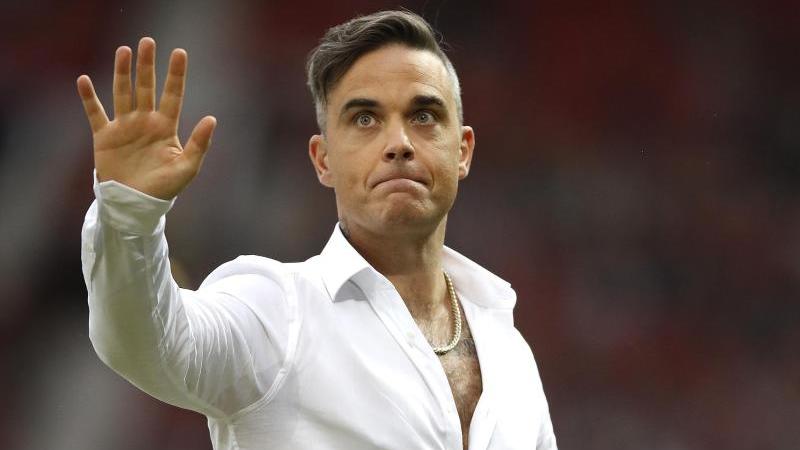 Robbie Williams tritt bei der WM-Eröffnung auf Robbie Williams