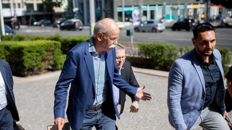 Daimler muss europaweit 774.000 Diesel zurückrufen Daimler-Chef Dieter Zetsche