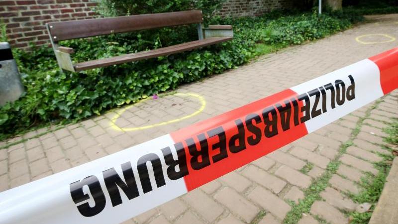 17-Jähriger nach tödlichem Messerangriff festgenommen Am Tatort