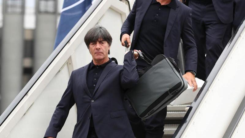 Moskau-Ankunft ohne Glamour - Löws WM-Mahnung Ankunft