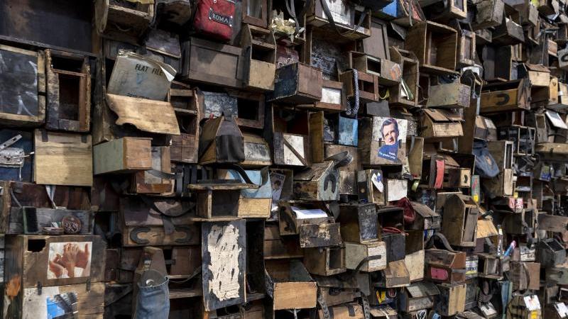 Art Basel: Schillernde Künstlerkritik für Millionen Art Basel - Ibrahim Mahama