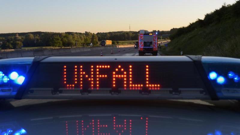 Auffahrunfall mit drei Lastwagen: 80 000 Euro Schaden Unfall