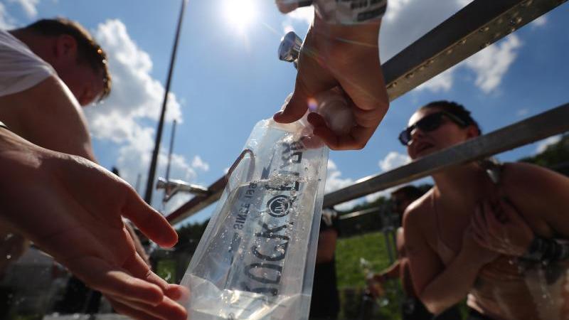 Späte Müllentsorgung: "Rock-im-Park"-Veranstalter gerüffelt Wasserstelle bei "Rock im Park"