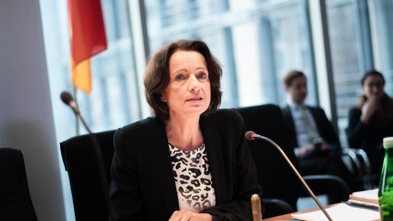 Sportausschuss-Mitglieder sammeln Eindrücke am IAT Dagmar Freitag (SPD)