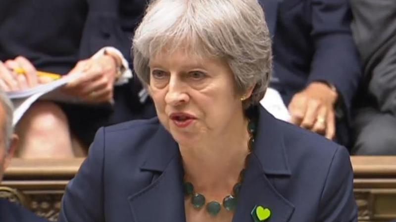 May laviert durch Brexit-Machtprobe im Parlament Theresa May