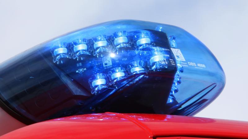 Fünf Verletzte bei Brand in Mehrfamilienhaus Ein Blaulicht der Feuerwehr