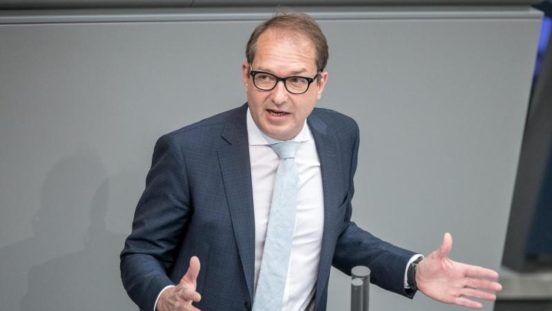 Dobrindt sieht Asylstreit als historische Situation CSU-Landesgruppenchef Alexander Dobrindt