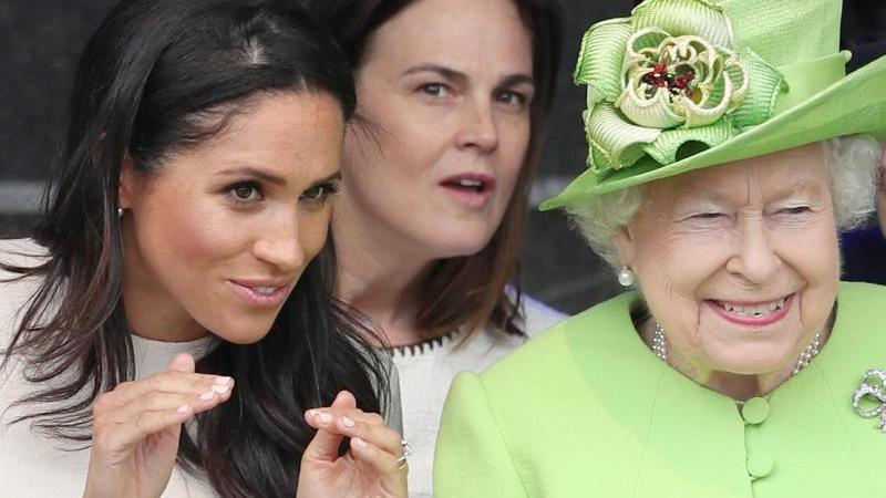 Queen und Meghan erstmals gemeinsam auf Termin Queen + Herzogin Meghan