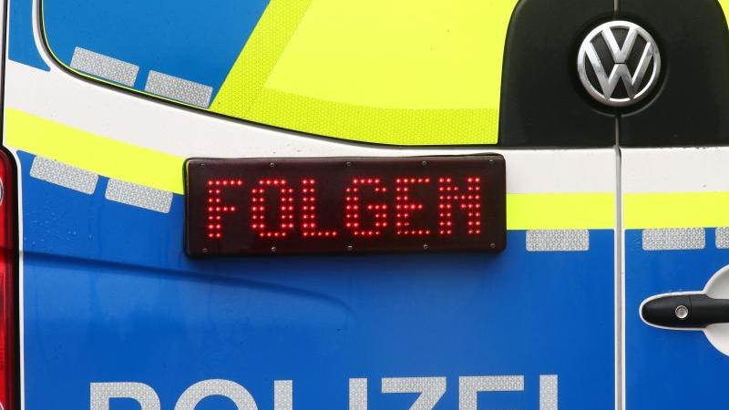 Zahlreiche Verstöße bei Lastwagen- und Reisebus-Kontrollen Polizeikontrolle
