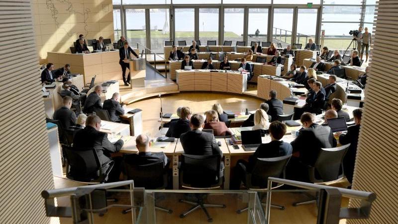 Aktion gegen geplante Reform des Vergaberecht vor Landtag Landtag Schleswig-Holstein