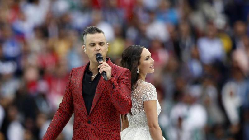 Wirbel bei WM-Eröffnung: Robbie Williams zeigt Mittelfinger Eröffnungsfeier