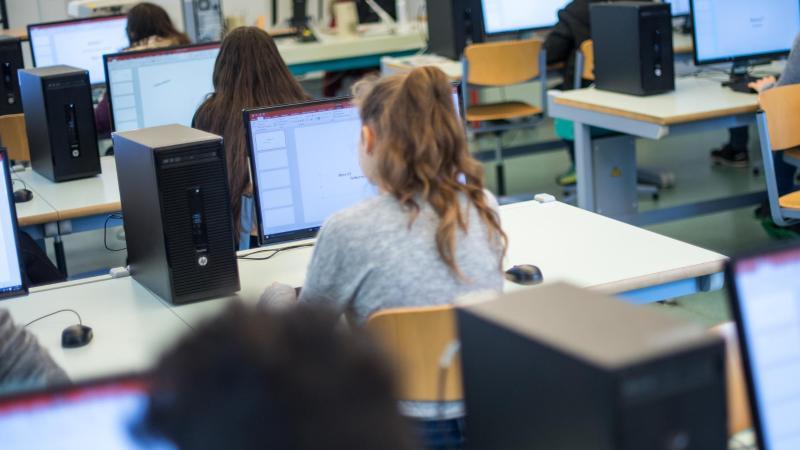 Kultusminister machen Tempo bei Digitalisierung von Schulen IT-Unterricht