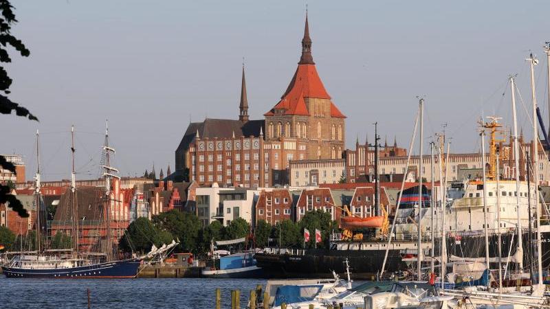 Ausstellung "Rostock. Jetzt 800." eröffnet Rostock feiert 800. Geburtstag