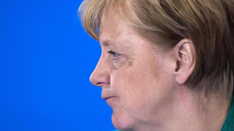 Unions-Machtkampf eskaliert: CSU droht Merkel mit Alleingang Angela Merkel