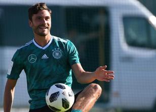 Fußball-Weltmeister Deutschland muss ohne den erkrankten Jonas Hector in da... weiterlesen