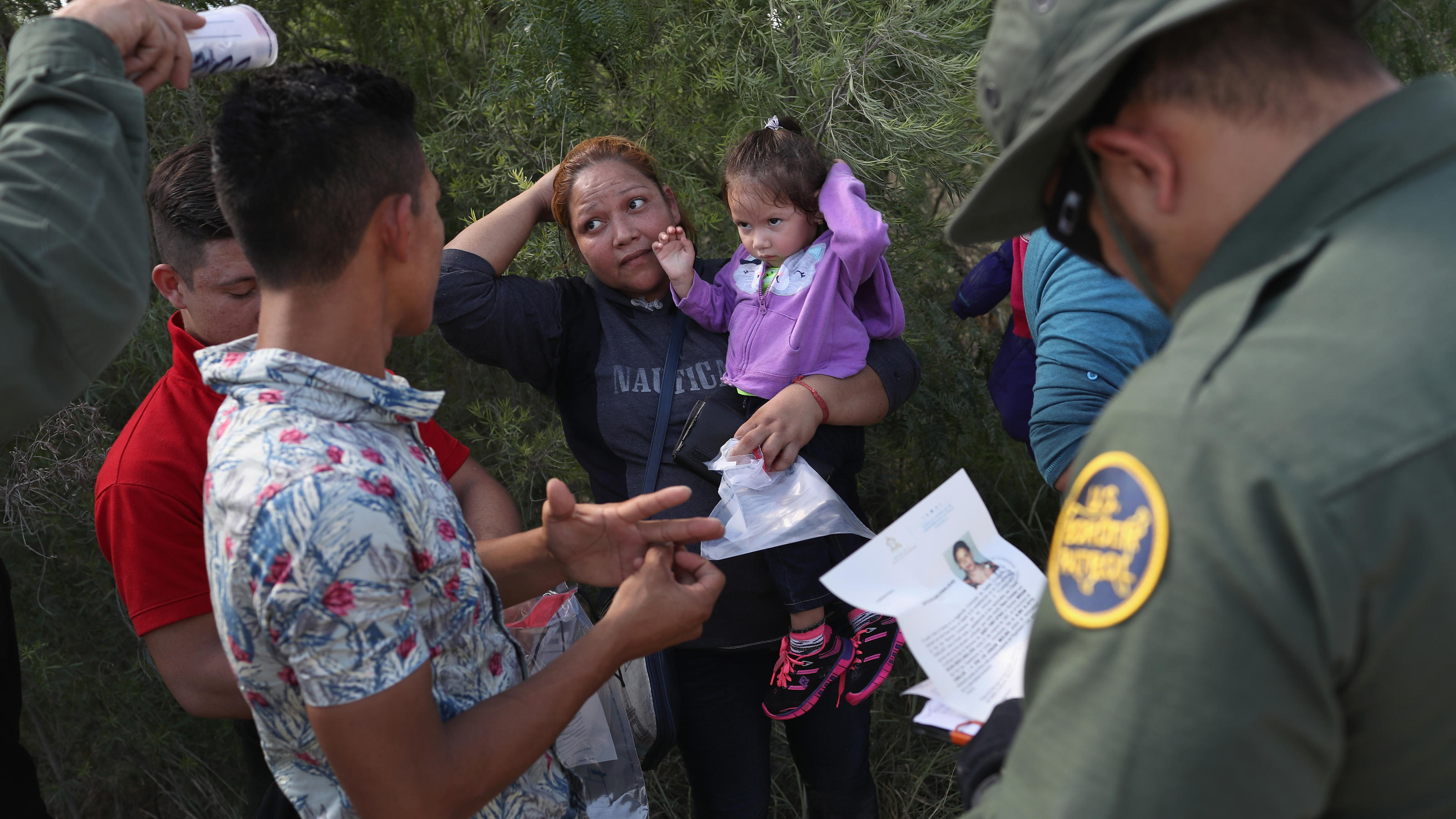 Grenze zu Mexiko: Trump-Regierung trennt Kinder von ihren Eltern - Melania ergreift Partei für Migranten An der US-Grenze spielen sich täglich Dramen ab.