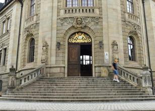 Rund ein halbes Jahr nach der Messerattacke auf die 15-jährige Mia im südpf... weiterlesen