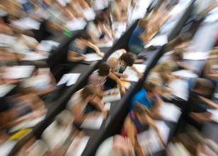 Laut Prüfungsordnung soll ein Student sein Studium je nach Fach in sechs bi... weiterlesen