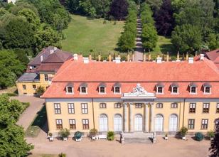 Das Rokoko-Schloss Mosigkau bei Dessau erstrahlt in neuem Glanz. Das Dach d... weiterlesen