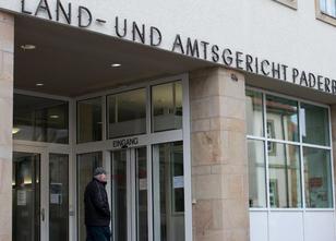 Zuerst hatte er kein Bahnticket, dann soll er Polizisten bedroht und versuc... weiterlesen