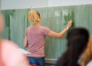 Angehende Lehrer können in NRW ihr Referendariat bald auch in Teilzeit mach... weiterlesen