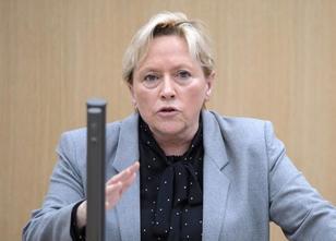 Kultusministerin Susanne Eisenmann (CDU) will Grundschulen weiterhin nicht ... weiterlesen