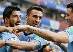 Doppelter Jubel zum Jubiläum: Luis Suárez hat Uruguay in seinem 100. Länder... weiterlesen