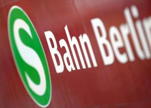 Aufgrund eines Polizeieinsatzes am Westkreuz ist der Bahnverkehr auf der S-... weiterlesen