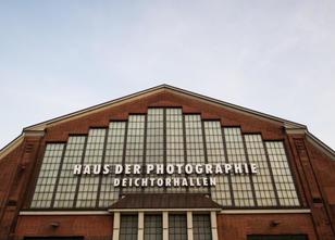 Die Deichtorhallen Hamburg widmen der deutschen Malerin Charline von Heyl e... weiterlesen