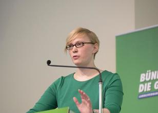 Die Berliner Grünen-Vorsitzende Nina Stahr wirft ihrem Parteifreund und Tüb... weiterlesen