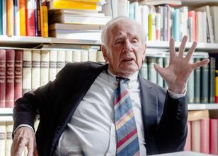 Bürgermeister Peter Tschentscher hat seinen Vorgänger Klaus von Dohnanyi (b... weiterlesen