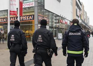 Nach den gewaltsamen Auseinandersetzungen zwischen Ausländern und Einheimis... weiterlesen