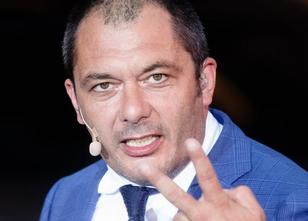 Der Schauspieler Marko Gebbert vom Theater Kiel ist am Sonntag mit dem Kiel... weiterlesen