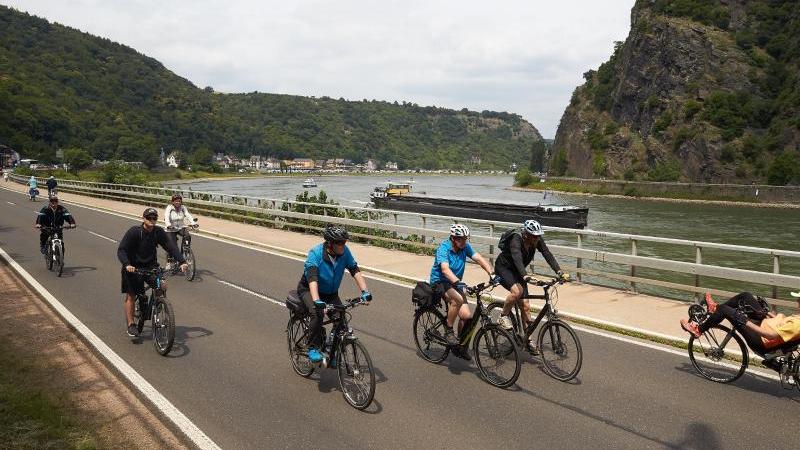 30 000 Teilnehmer bei "Tal total": Fahrräder statt Autos Radfahrer beim autofreien Erlebnistag «Tal total»