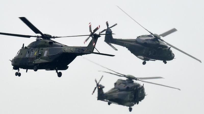EU-Minister beraten über Verteidigungsunion Helikopter
