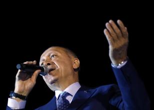 Anhänger des türkischen Staatspräsidenten Recep Tayyip Erdogan haben am Son... weiterlesen