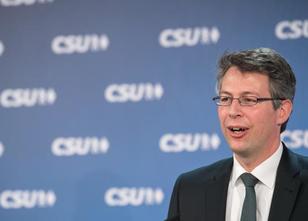 Im erbitterten Asylstreit mit der CDU schlägt die CSU moderatere Töne an, b... weiterlesen