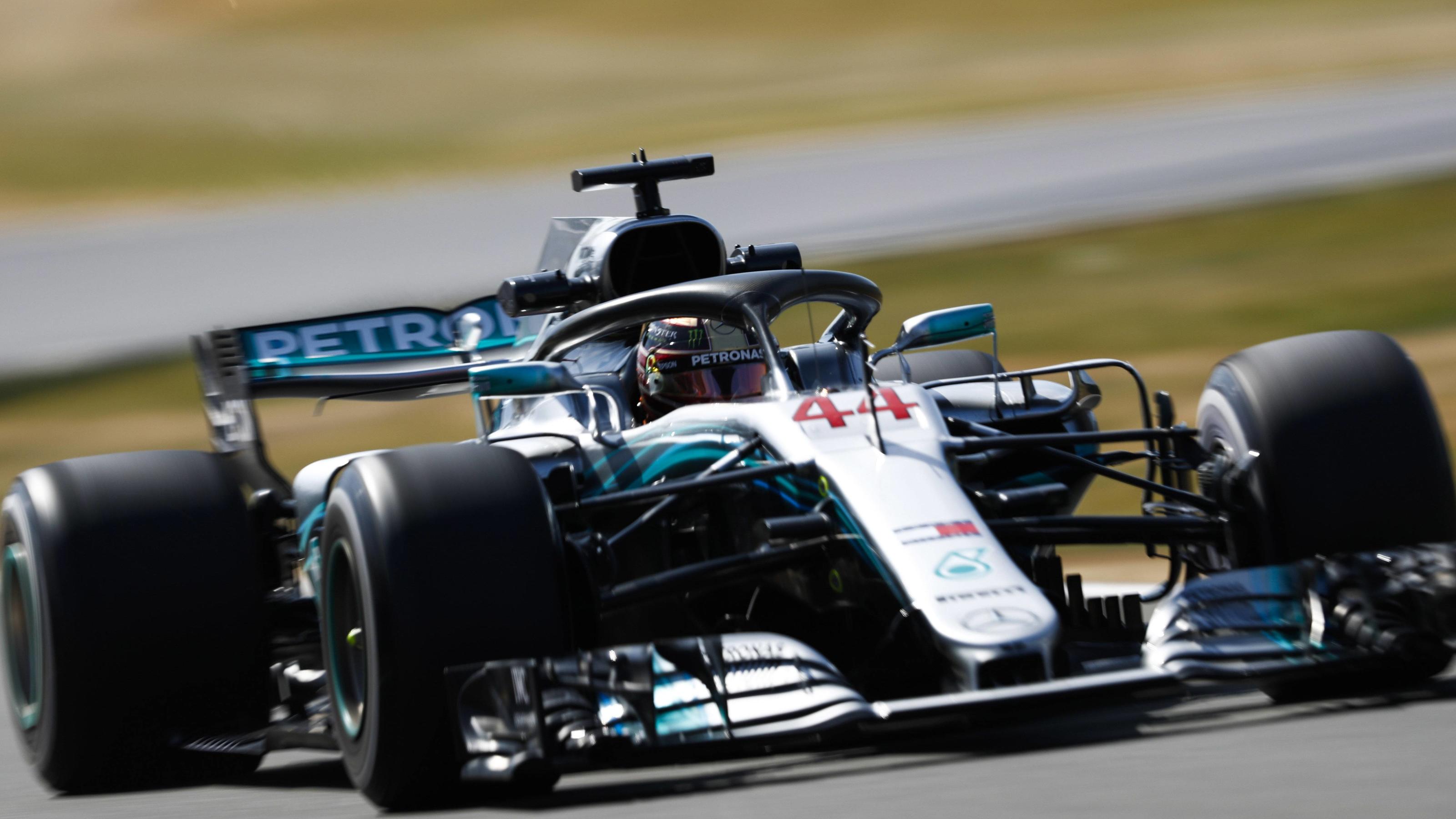 Großbritannien-GP: Lewis Hamilton mit Bestzeit - Sebastian Vettel im Schongang Lewis Hamilton wurde im 3. Freien Training in Silverstone seiner Favoritenrolle gerecht