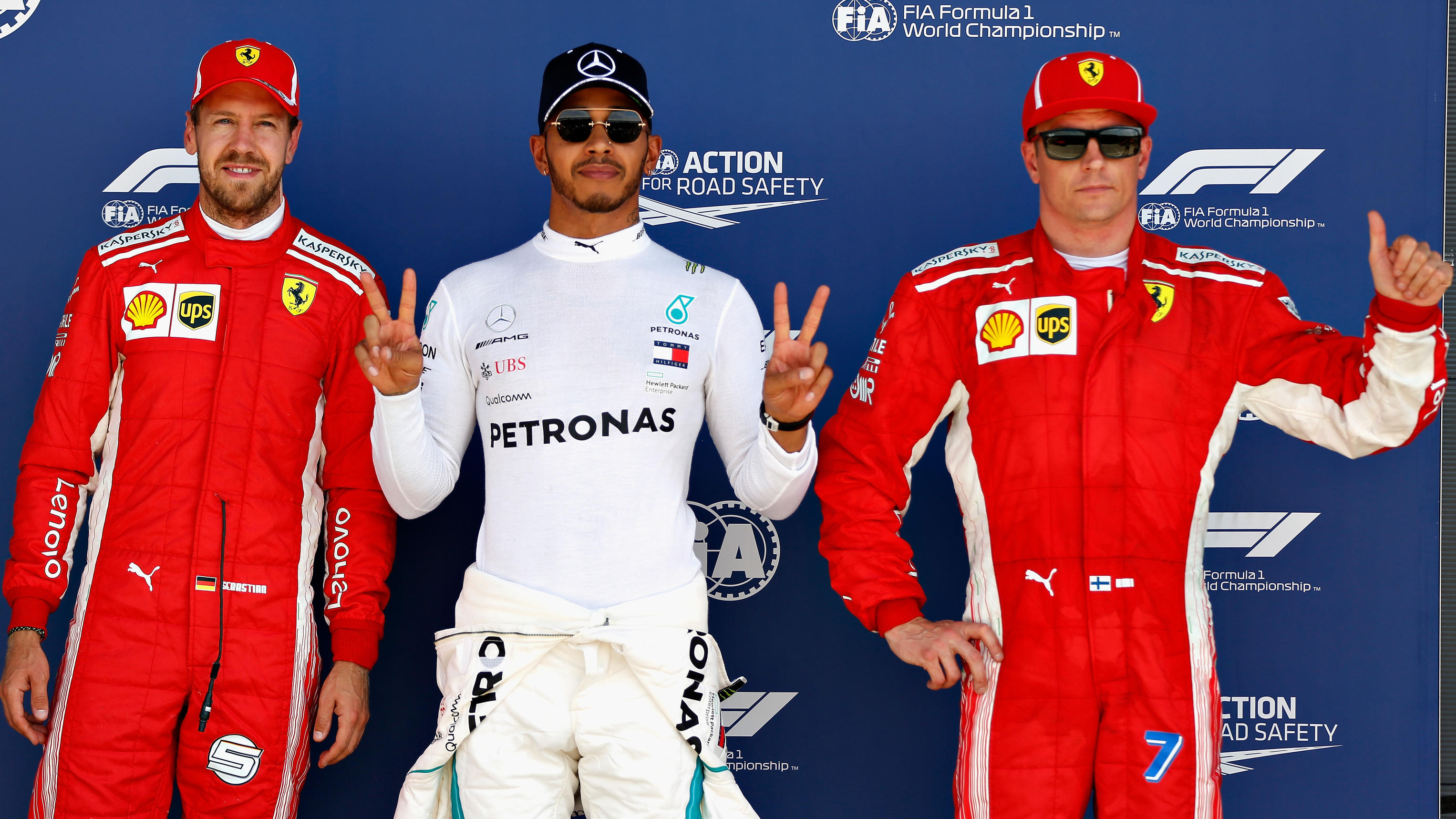 Sebastian Vettels Nacken hält: Alle Chancen mit Platz 2 Die ersten Drei des Qualifyings in Silverstone (v.l.): Kimi Räikkönen (3.), Lewis Hamilton (Pole) und Sebastian Vettel (2.)
