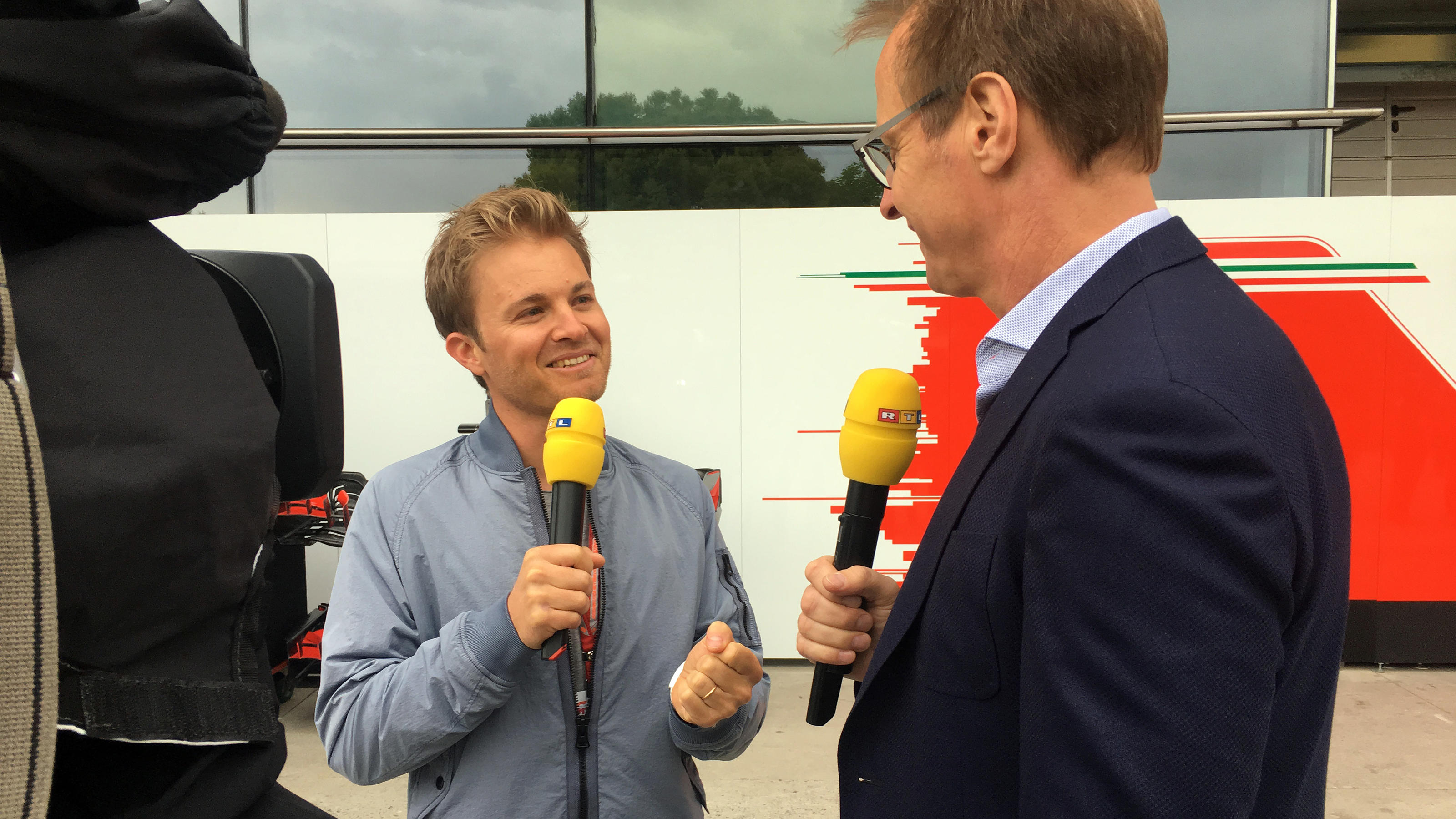 Formel 1: RTL erzielt Top-Quote bei Großbritannien-GP RTL-Moderator Florian König (r.) zusammen mit Experte Nico Rosberg