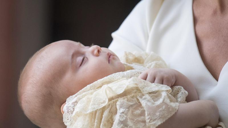 Taufe bei den Royals ohne Uroma Queen Elizabeth Taufe von Prinz Louis