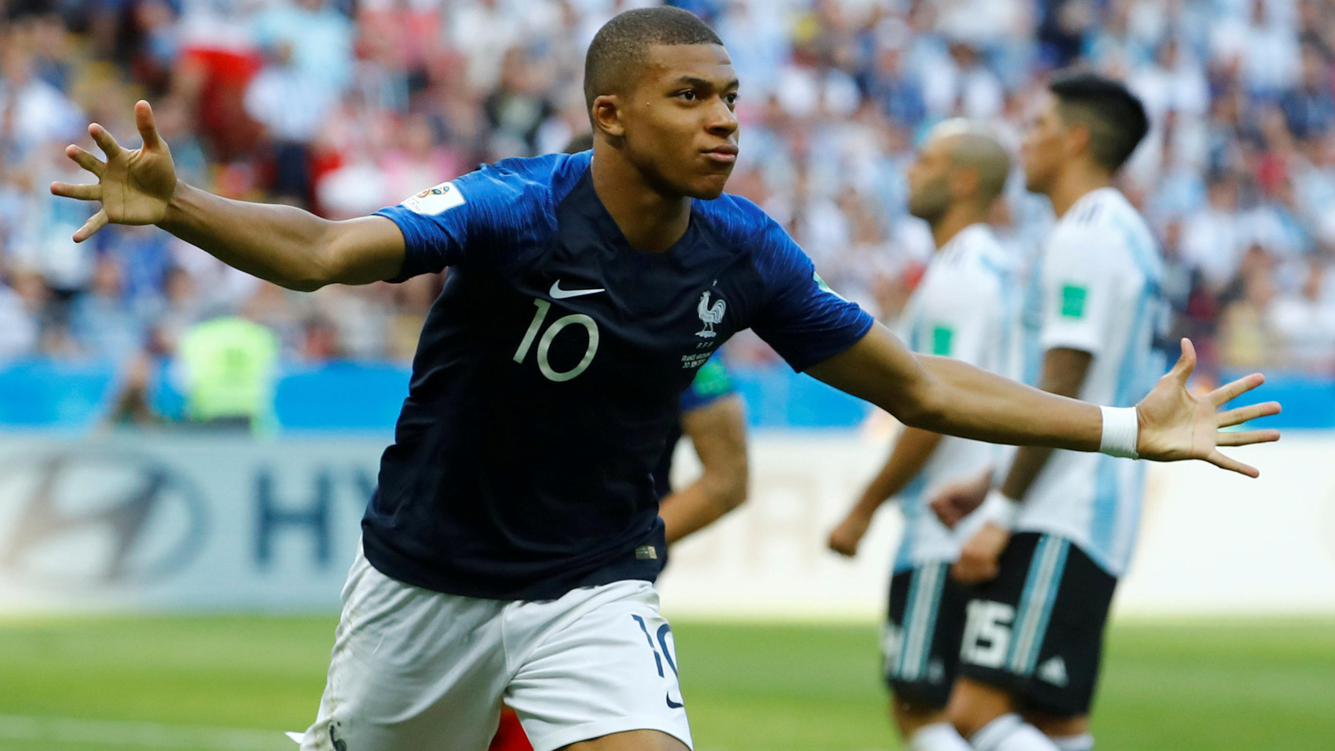 WM 2018: Frankreich gegen Belgien - Das Milliarden-Duell in der Zarenstadt FILE PHOTO: World Cup - Round of 16 - France vs Argentina - Kazan Arena, Kazan, Russia - June 30, 2018 France's Kylian Mbappe celebrates scoring their third goal REUTERS/Michael Dalder/File Photo