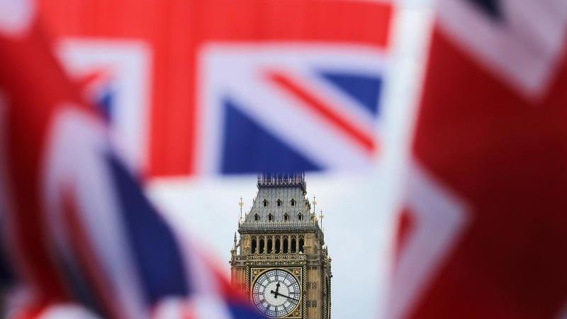Regierungschefin May kämpft um ihren Posten Brexit