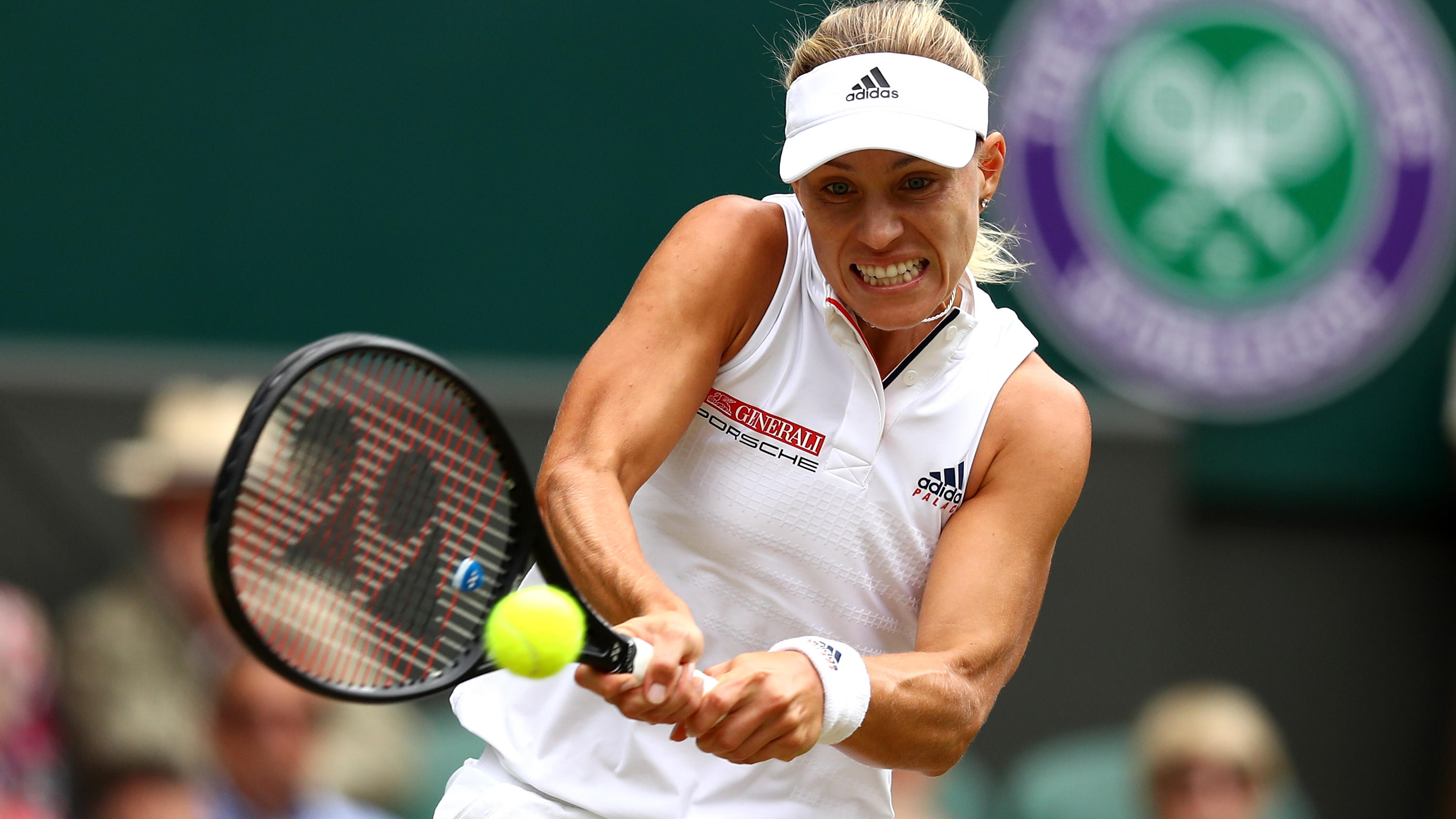 Wimbledon: Angelique Kerber und Julia Görges erreichen im Tennis-Mekka das Halbfinale LONDON, ENGLAND - JULY 10: Angelique Kerber of Germany plays a backhand against Daria Kasatkina of Russia during their Ladies' Singles Quarter-Finals match on day eight of the Wimbledon Lawn Tennis Championships at All England Lawn Tennis and Croque